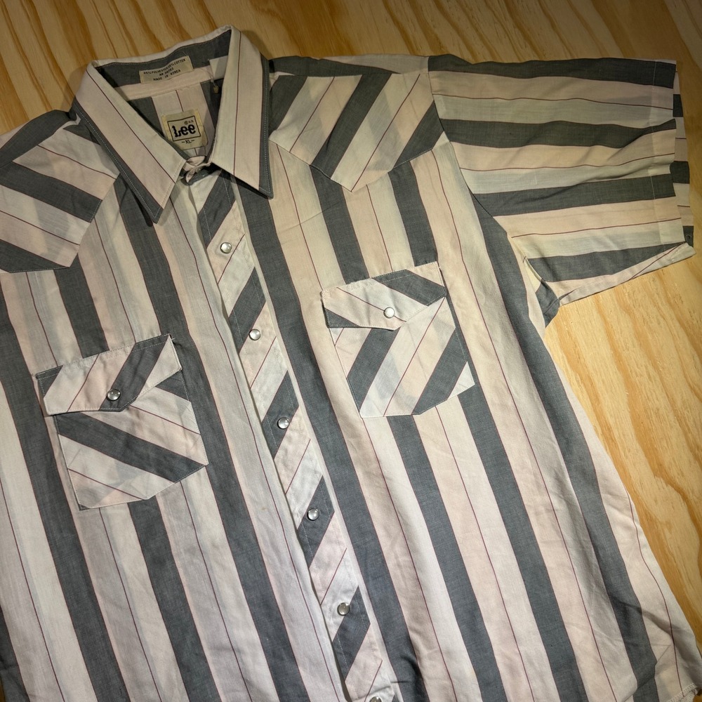 Lee Mens XL Vintage Western Pearl Snap Shirt Grey White Red Striped Short Sleeve